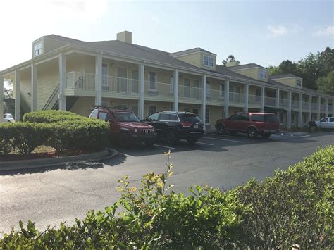 This hotel doesn't skimp on freebies - guests receive free buffet breakfast, free WiFi, and free self parking. . Motels in laurinburg nc